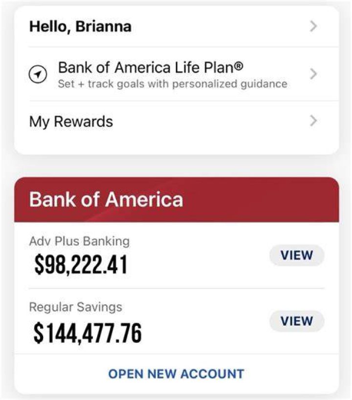 Can 2 people own one bank account?