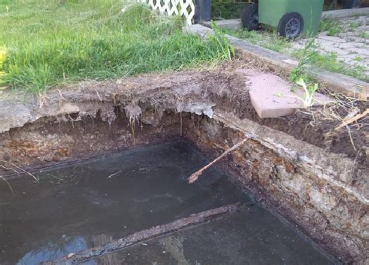 Can a collapsed septic tank be repaired?