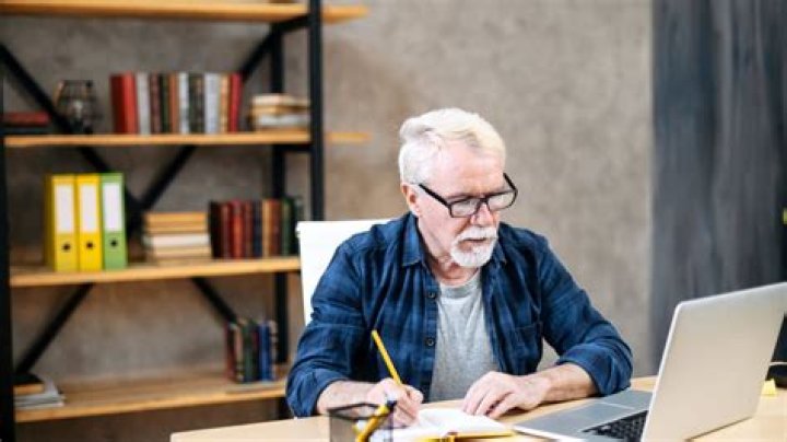 Can a government employee work after retirement?