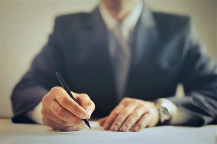 Can an executor loan money to an estate?