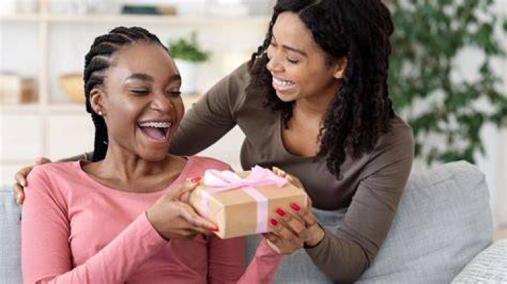 Can I give a gift to a non US citizen?