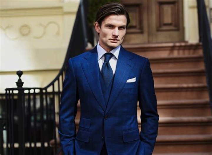 Can I wear a blue suit to an interview?