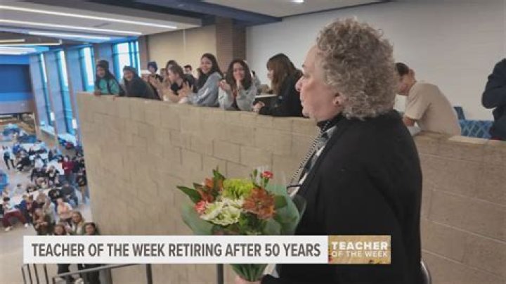 Can teachers retire after 20 years?