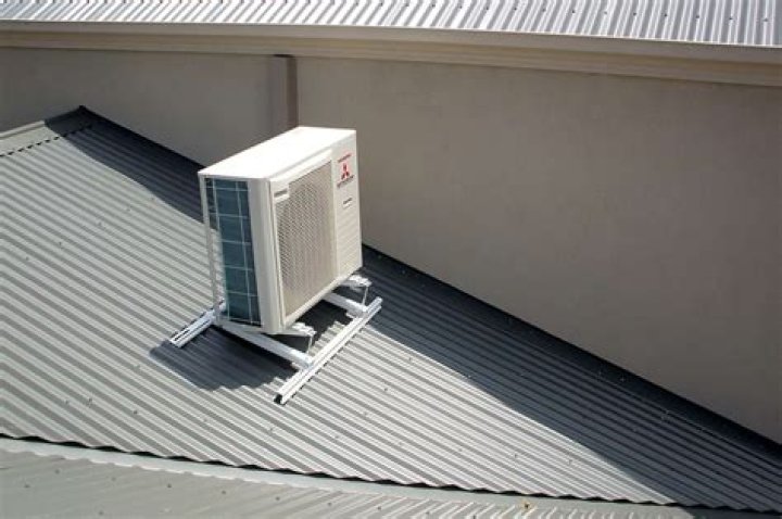 Can the outdoor unit of air conditioner be installed on the roof?