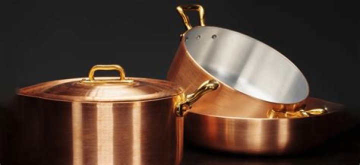 Can we put curd in copper vessel?