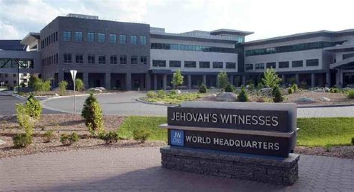Do individual Jehovah Witnesses pay income tax?
