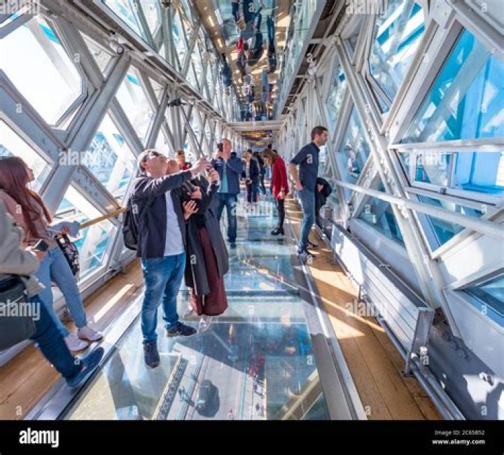 Do people work in the gherkin?