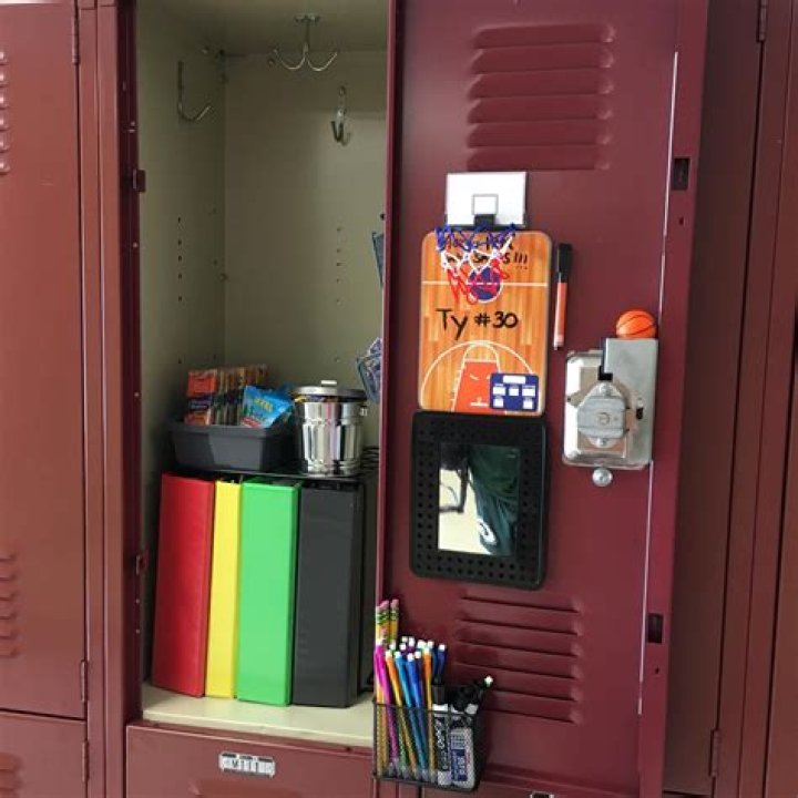 Do you get a locker in 6th grade?