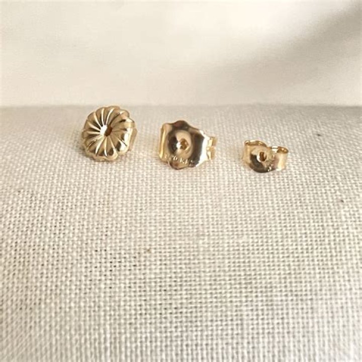 Does 14k gold-filled tarnish?