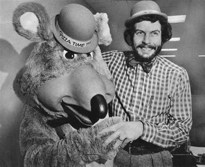Does Nolan Bushnell still own Chuck E Cheese?
