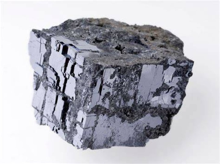 Does silver form black metal sulphide?