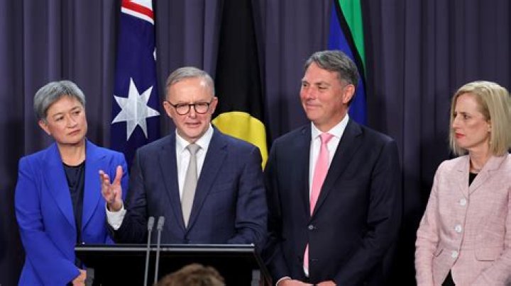 How many terms can a prime minister serve in Australia?