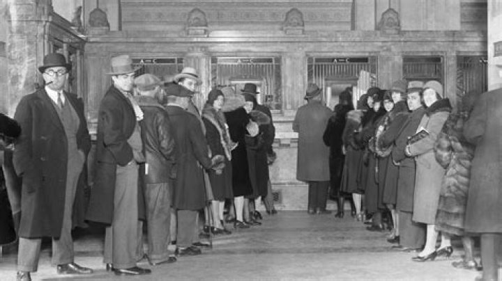 How might the Fed have stopped the bank runs during the early 1930s?
