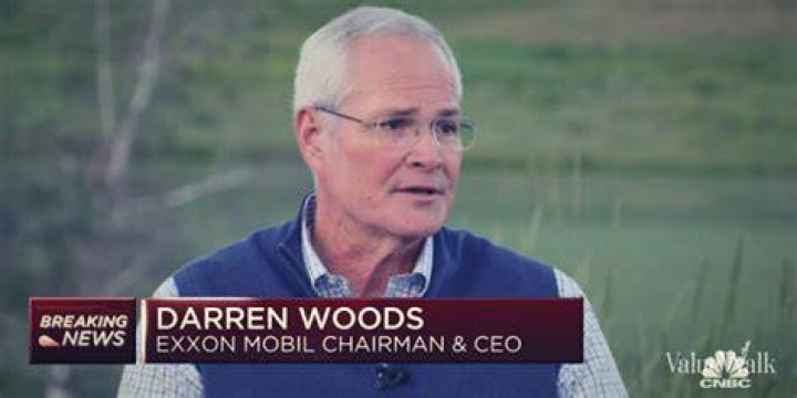 How much does Darren Woods make?