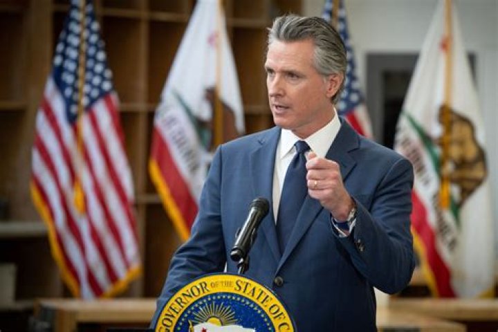 How much does Gov of CA make?