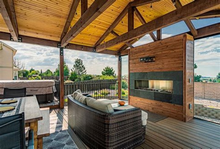 How much does it cost to have someone build a patio?