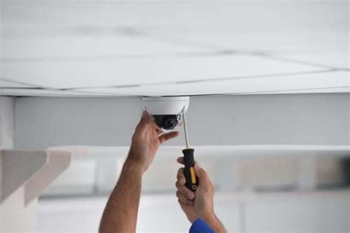 How much does it cost to have someone install a security system?