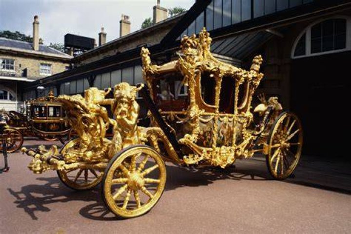 Is Queen Elizabeth carriage made of gold?