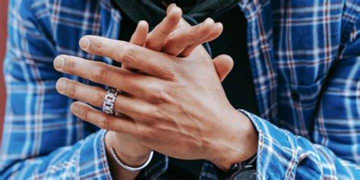 Should guys wear diamonds?