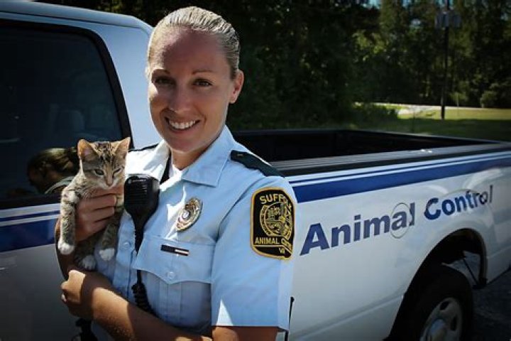 What are the benefits of an animal control officer?
