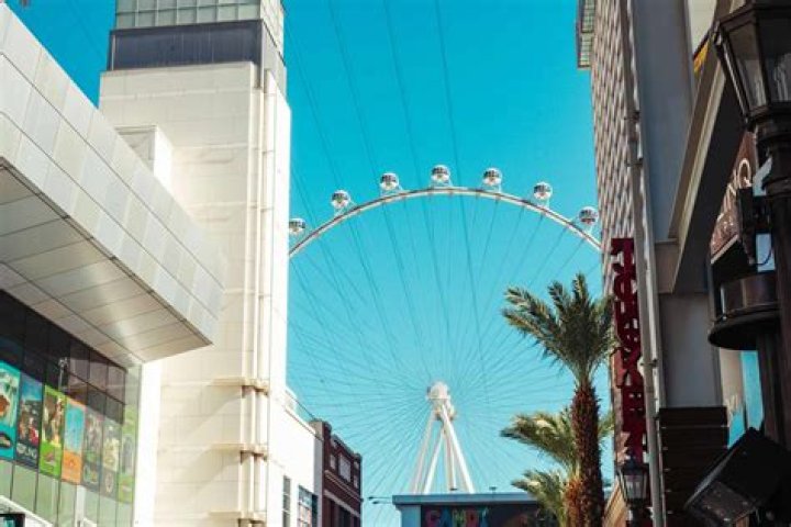What can 18 year olds do in Las Vegas?