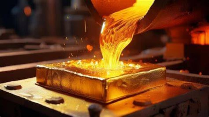 What chemicals are used in smelting gold?