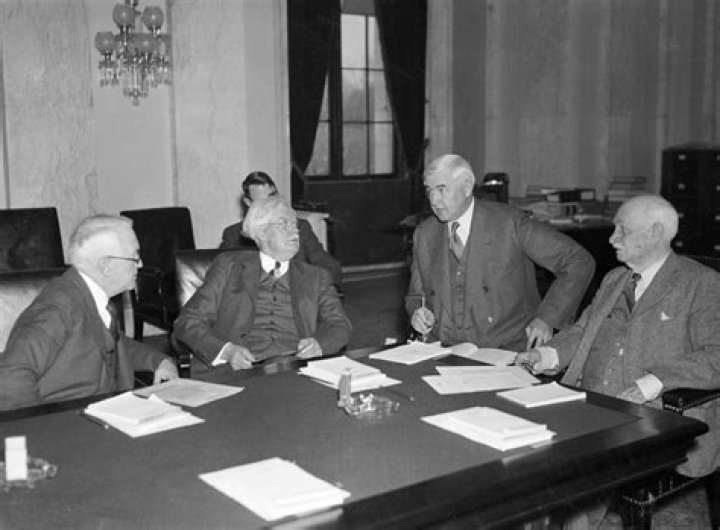 What did the Reconstruction Finance Corporation accomplish?