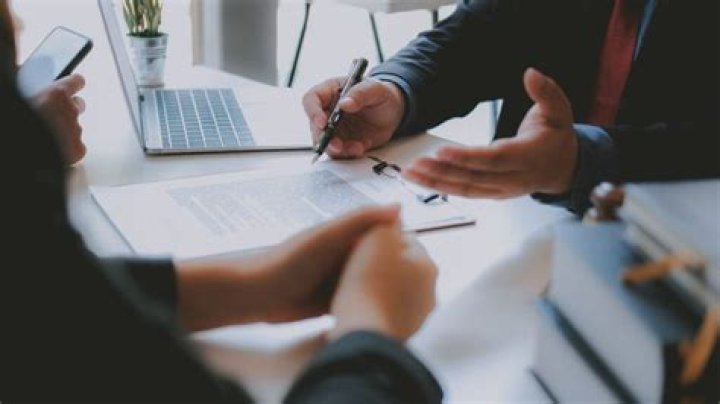 What do customs brokers do?