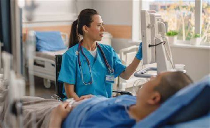 What do nurses do in coronary care unit?