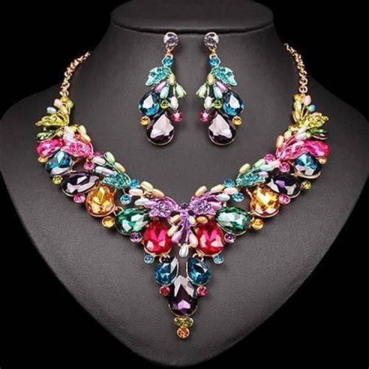 What does CW mean on jewelry?