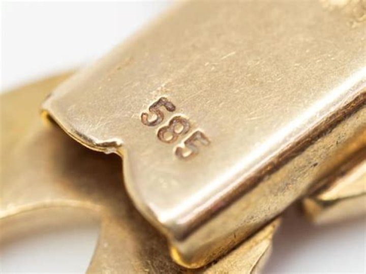 What does hallmark 585 mean?