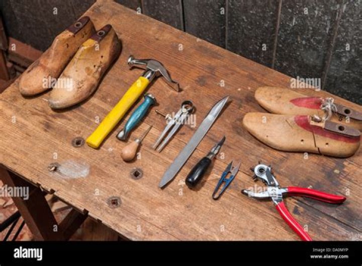 What is a cobbler hammer?