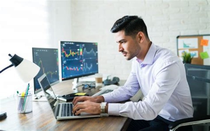 What jobs make 300k or more a year?