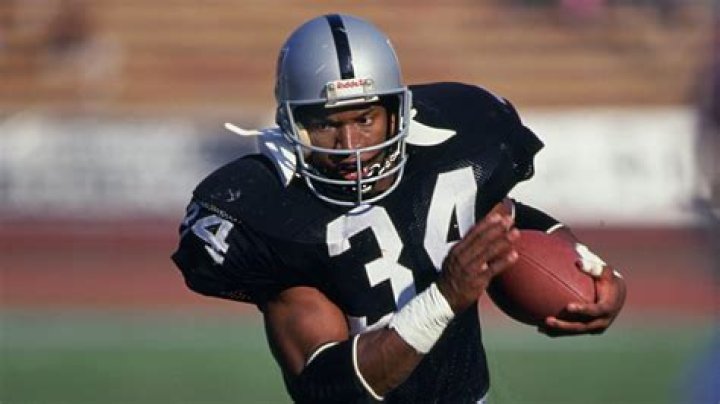 What NFL teams did Bo Jackson play for?