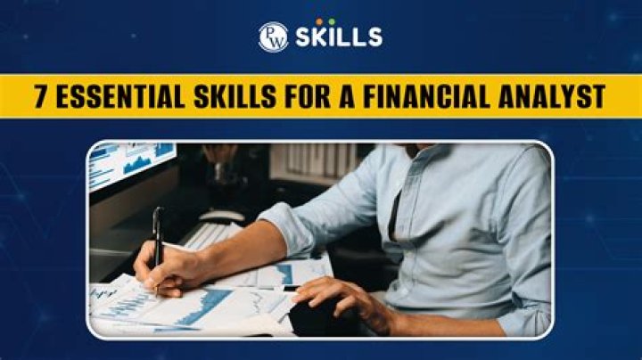 What skills do you need for financial analyst?