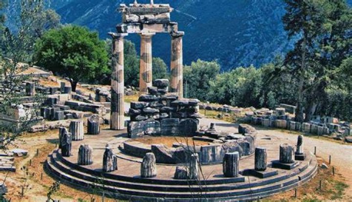 When did Delphi go public?