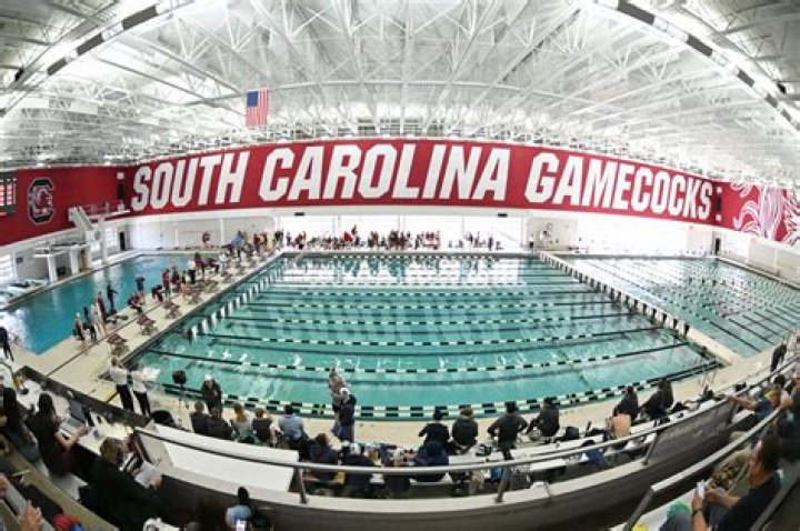Where do upperclassmen live at University of South Carolina?