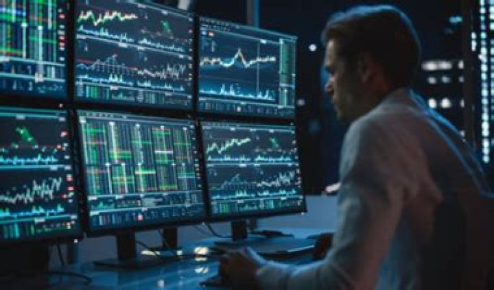 Who is a broker in stock exchange?